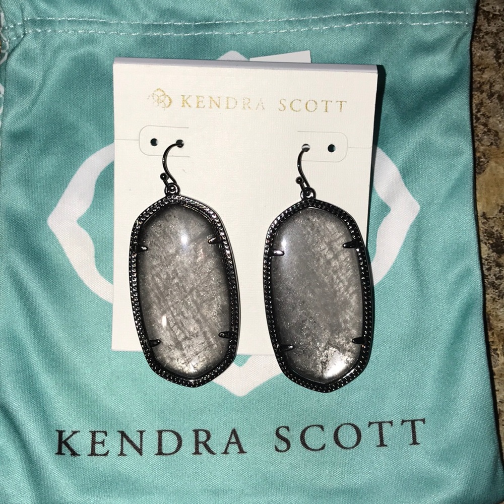 ❄️☃️SALE☃️❄️Kendra Scott Danielle Earrings